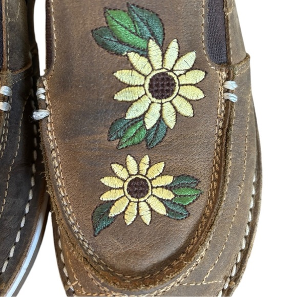 Rank 45 Sunflower Embroidered Tan Nubuck
Leather Moc Toe Slip-on Loafers Sz 6.5 - Picture 5 of 9